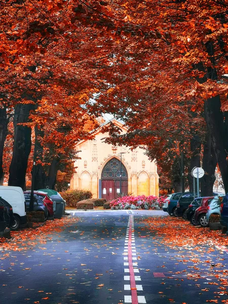 Осень Дороги Церковь Санта Ана Getxo — стоковое фото