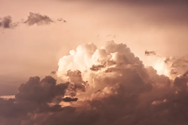 Cumulonimbus stormachtige wolk — Stockfoto