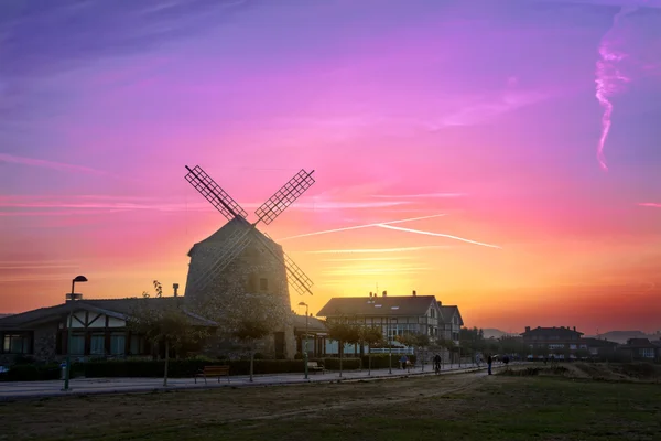 Aixerrota kvarn i Getxo på sunrise — Stockfoto