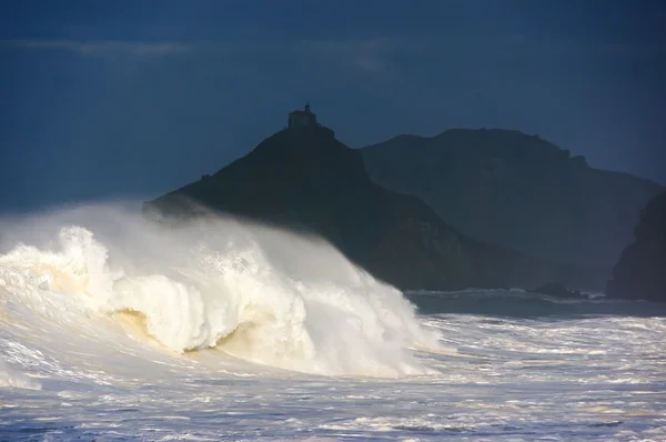 Wave breaking in Bakio at evening — Stock Photo, Image