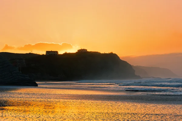Sopelana strand bij zonsondergang — Stockfoto