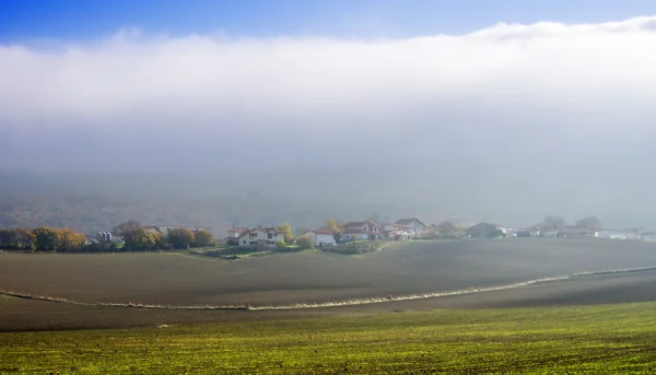 Opakua village with fog — Stock Photo, Image