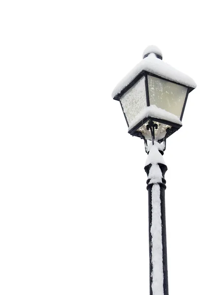 Beyaz arka plan üzerinde izole karlı sokak lambası — Stok fotoğraf
