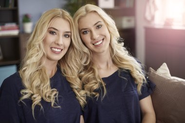 güzel sarışın kız