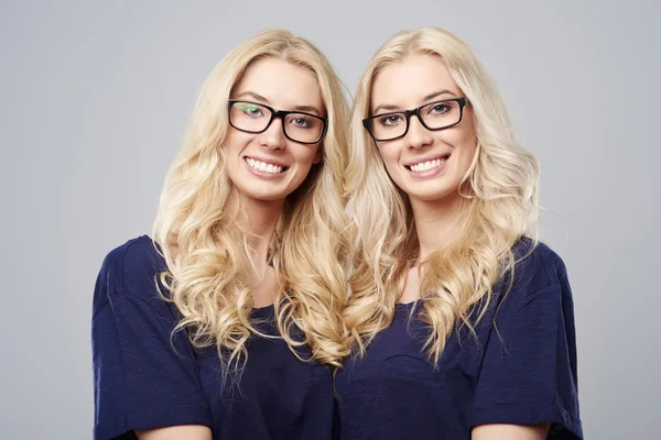 Twins wearing  glasses — Stock Photo, Image