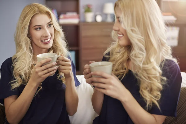 Blonde twins at home — Stock Photo, Image