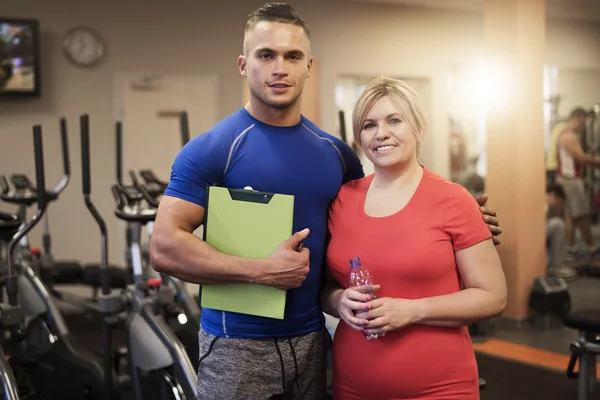 Frau mit professionellem Trainer — Stockfoto