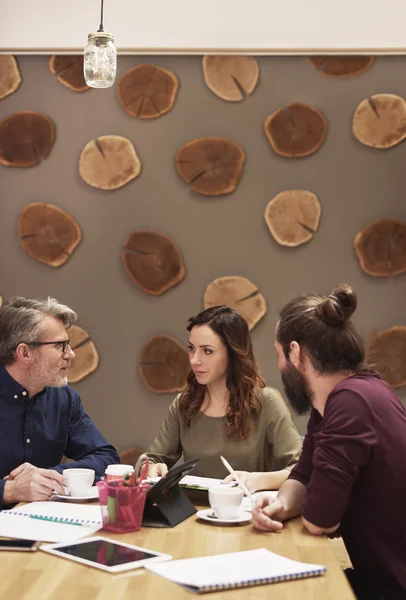 Persone creative durante l'incontro — Foto Stock