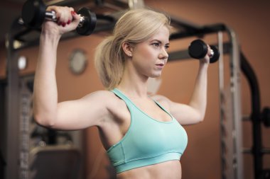 Omuzlarını şekillendirme kadın