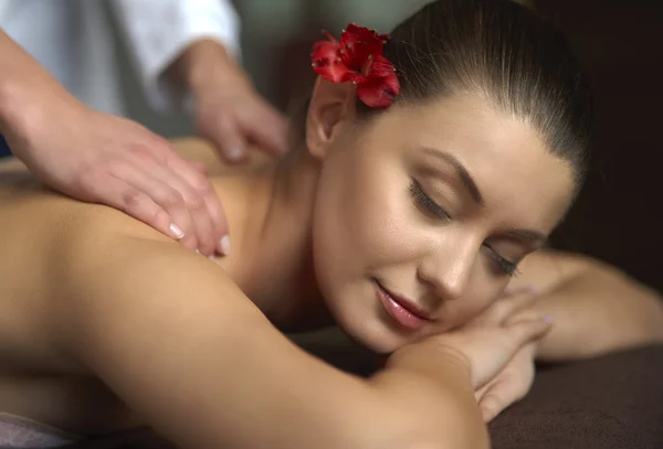 Woman lying during a spa treatment — Stock Photo, Image