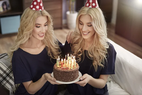 İkizler için özel gün doğum günü