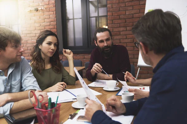 Lluvia de ideas de los empresarios creativos — Foto de Stock