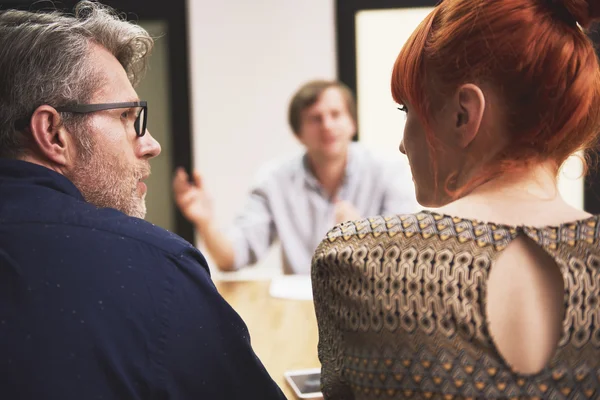 Brainstorming kreativer Geschäftsleute — Stockfoto