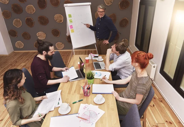 İş karşılaşma içinde boardroom — Stok fotoğraf