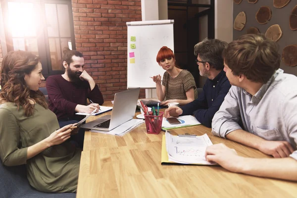 Equipe de negócios no escritório — Fotografia de Stock