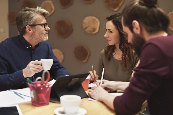 Preparing for meeting with customers — Stock Photo, Image