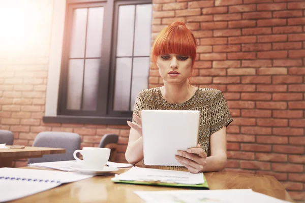 Ginger woman checking the email — Stock Photo, Image