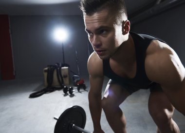 Adam ağırlık kaldırma vasıl jimnastik salonu