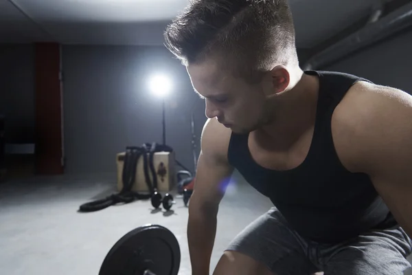 Hombre durante Deadlift — Foto de Stock