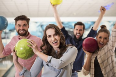 Bowling kulüpte tezahürat arkadaşlar 