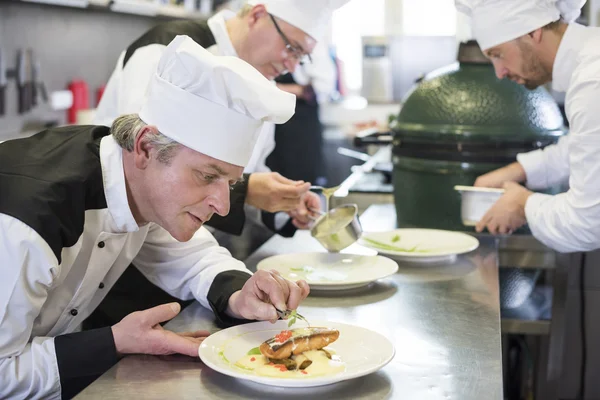 Üç en iyi onların işi pişiriyor 