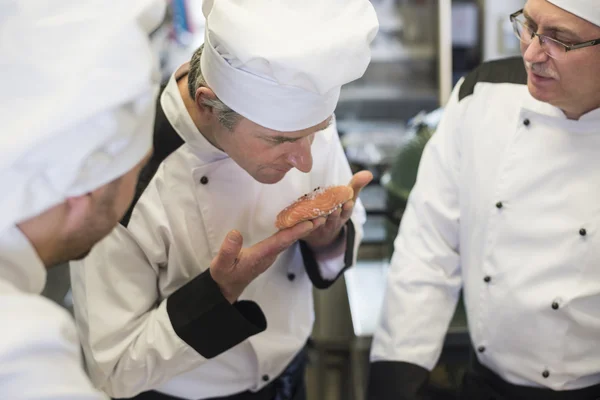 Chefs have discussion about quality of fish — Stock Photo, Image