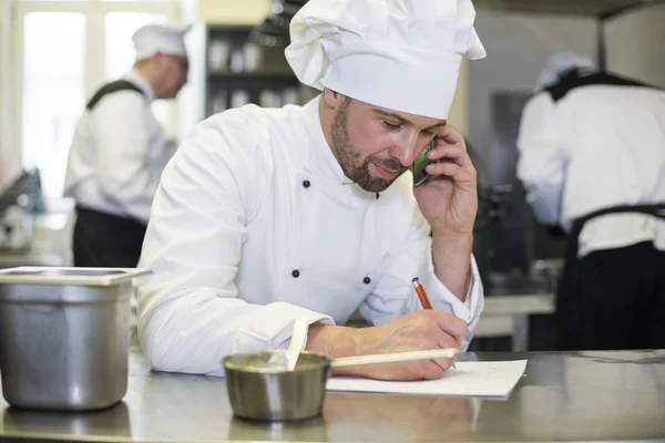 Chef making order for the supply — Stock Photo, Image