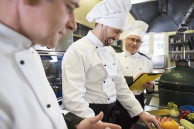 Şefler birlikte çalışma. 