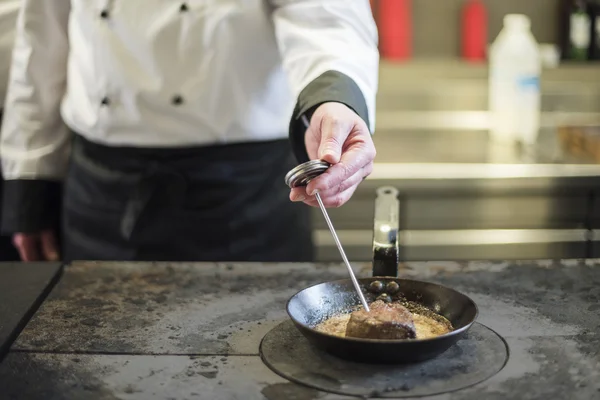 La temperatura de la carne debe ser adecuada — Foto de Stock