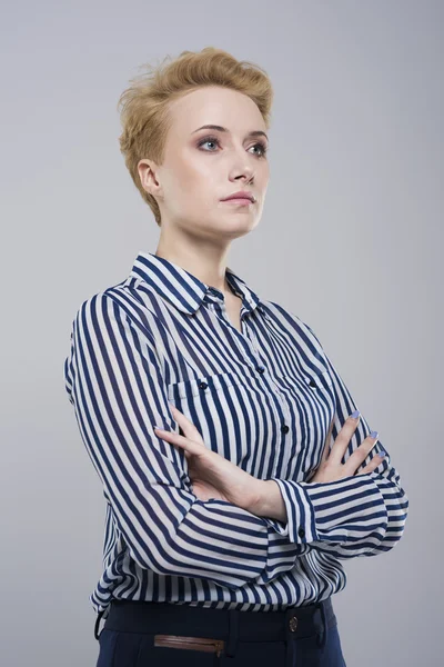 Serious businesswoman with her arms crossed — Stock Photo, Image