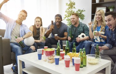 Parti Şampiyonası sırasında arkadaş grubu 