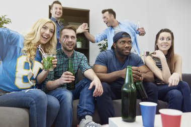 Parti Şampiyonası sırasında arkadaş grubu 