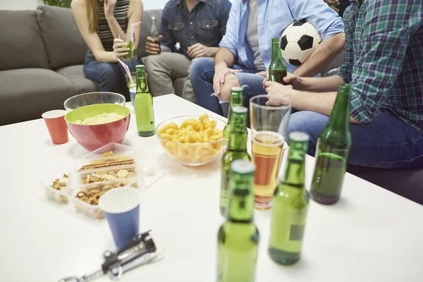 Mesa llena de diferentes snacks —  Fotos de Stock