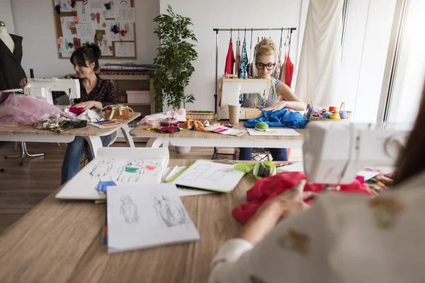 Moda en la fabricación por los sastres — Foto de Stock