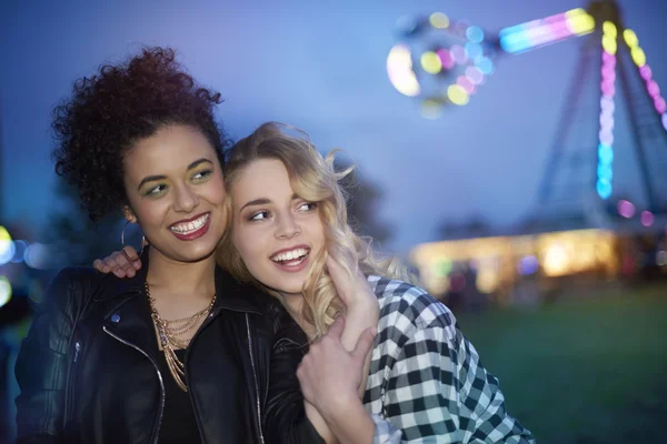 Bästa vänner på festival — Stockfoto