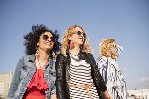 Niñas llegando al festival — Foto de Stock