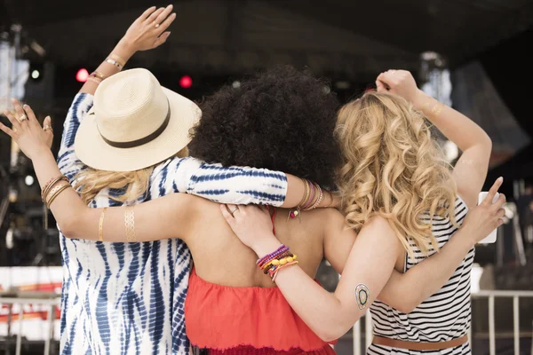 Women at the music festival — Stock Photo, Image