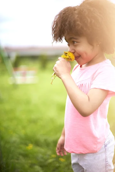 African girl with bouquet of wildflowers — Stock Photo, Image