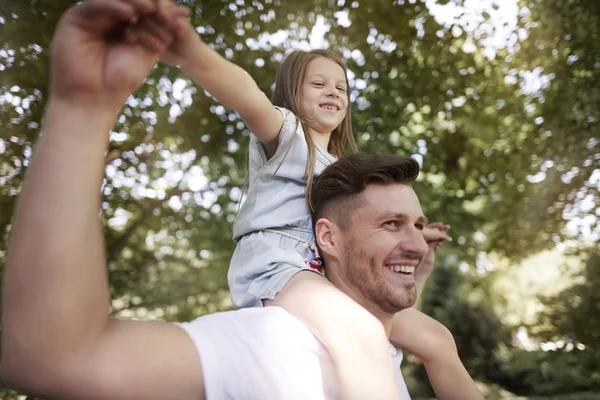 Pai e filha se divertindo juntos — Fotografia de Stock