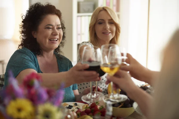 Women cheers for long time friendship — Stock Photo, Image