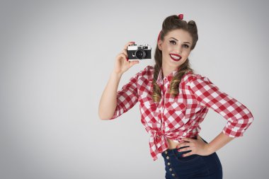 retro kamerayla kız up pin
