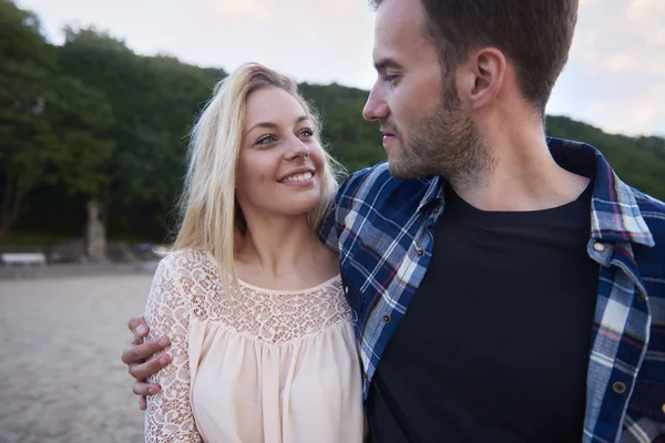 Tempo íntimo para o casal amoroso — Fotografia de Stock