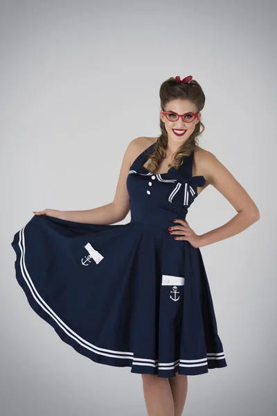 Pin up ragazza indossa abito blu — Foto Stock