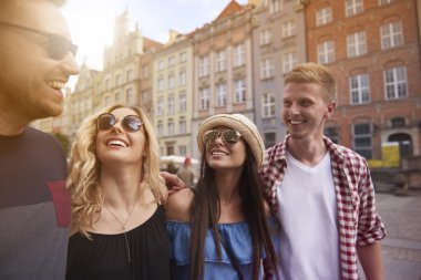 Arkadaşlar yaz tatillerini birlikte zevk