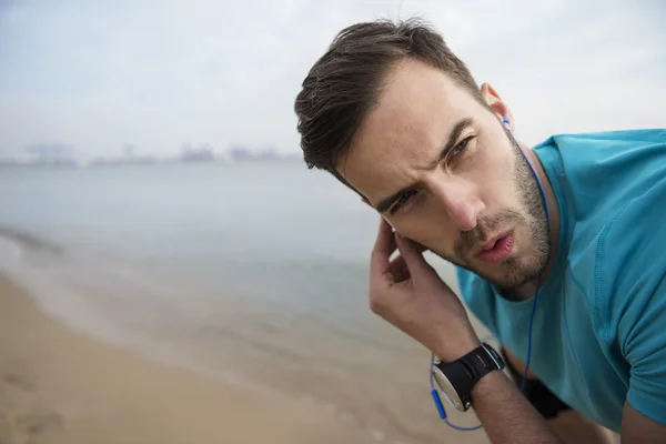 Erschöpfter Mann nach dem Joggen — Stockfoto