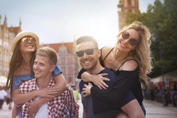 Sommartid med goda vänner — Stockfoto