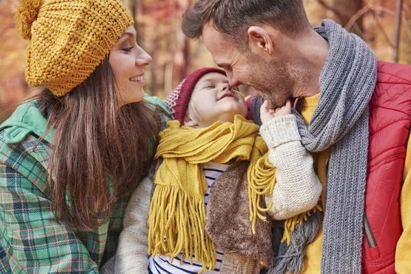 Tempo de família na floresta — Fotografia de Stock