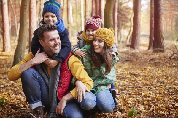 Family walking together in the forest — Stock Photo, Image