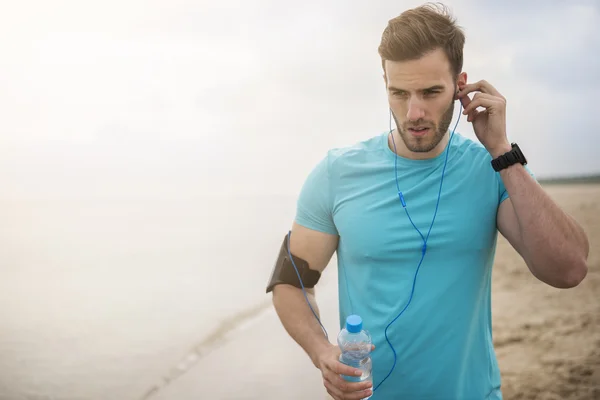 Correr por la mañana con música favorita — Foto de Stock