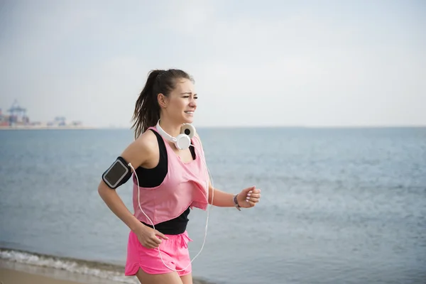 Donna stanca ma felice mentre fa jogging — Foto Stock